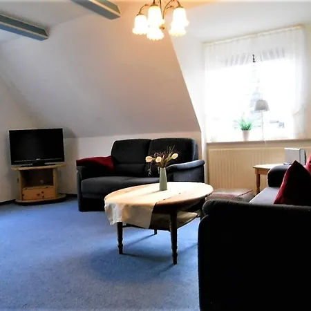 Manuela Og, Halligweg *