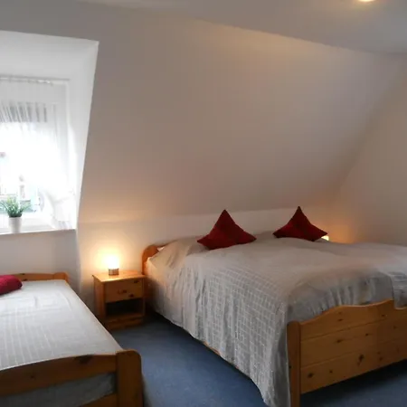 Manuela Og, Halligweg *