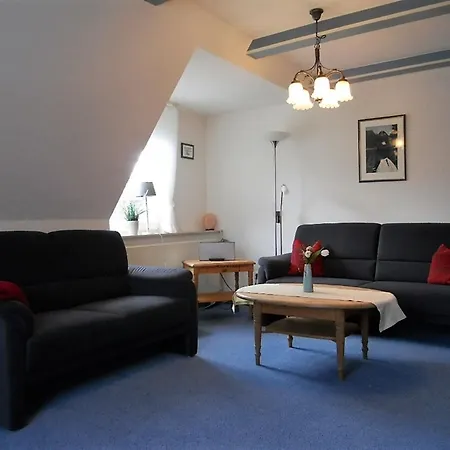 Daire Manuela Og, Halligweg *