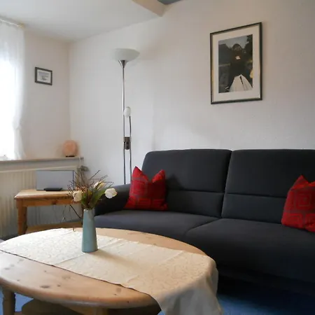 Daire Manuela Og, Halligweg *