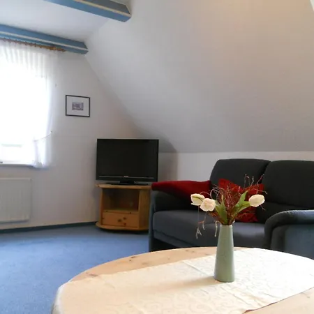 Daire Manuela Og, Halligweg *