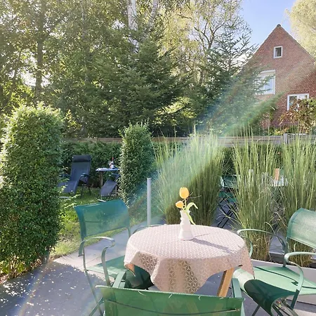 Manuela Og, Halligweg