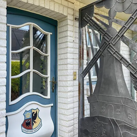 Manuela Og, Halligweg *