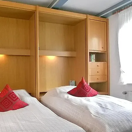 Manuela Og, Halligweg Daire