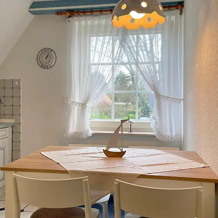 Daire Manuela Og, Halligweg *