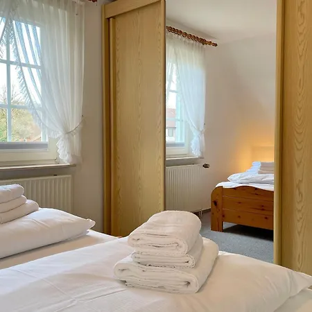 Daire Manuela Og, Halligweg *